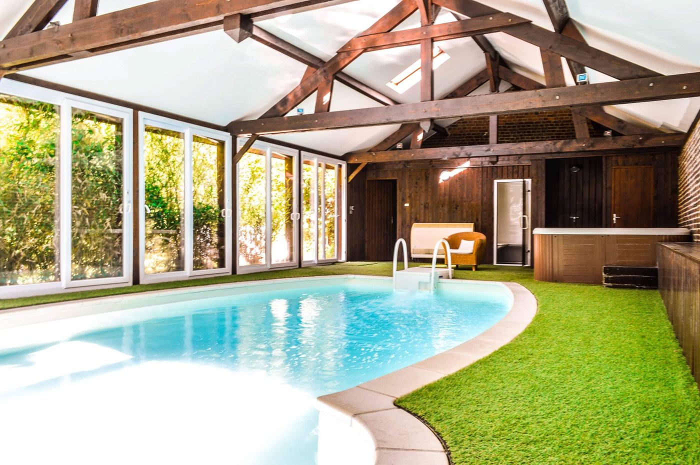 Piscine chauffée, hammam & massages