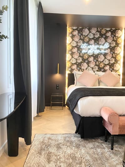 Découvrez la Suite Dream avec jacuzzi privatif. Ambiance romantique, spa, piscine chauffée et calme absolu à 1h de Paris. Idéal pour une nuit en amoureux. — Les Granges d’Haillancourt